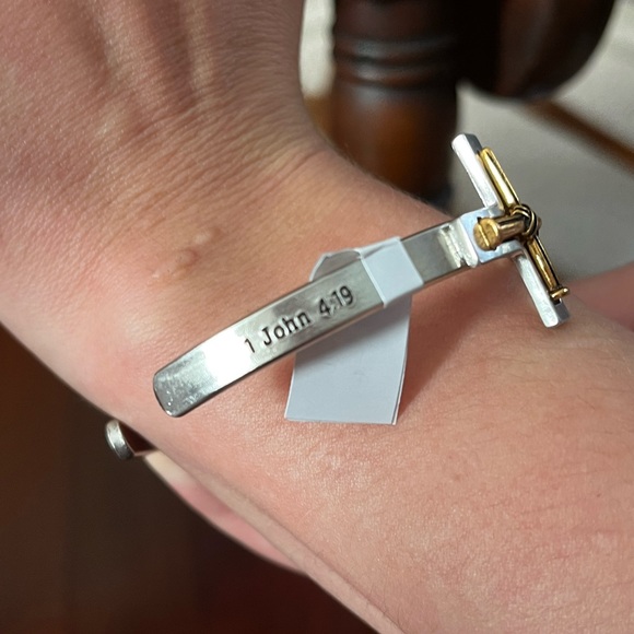 Cross Bracelet with Bible verse. Probably aluminum - Picture 2 of 4